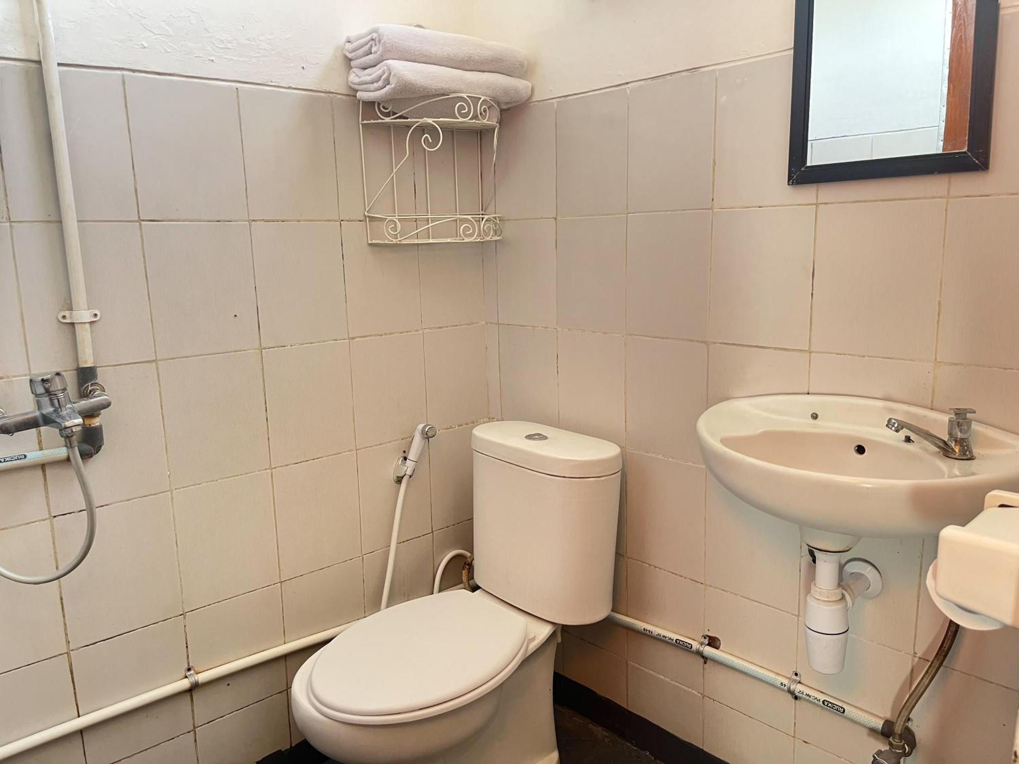 Reddoorz Syariah At Falisha Umy Ngabean Екстериор снимка