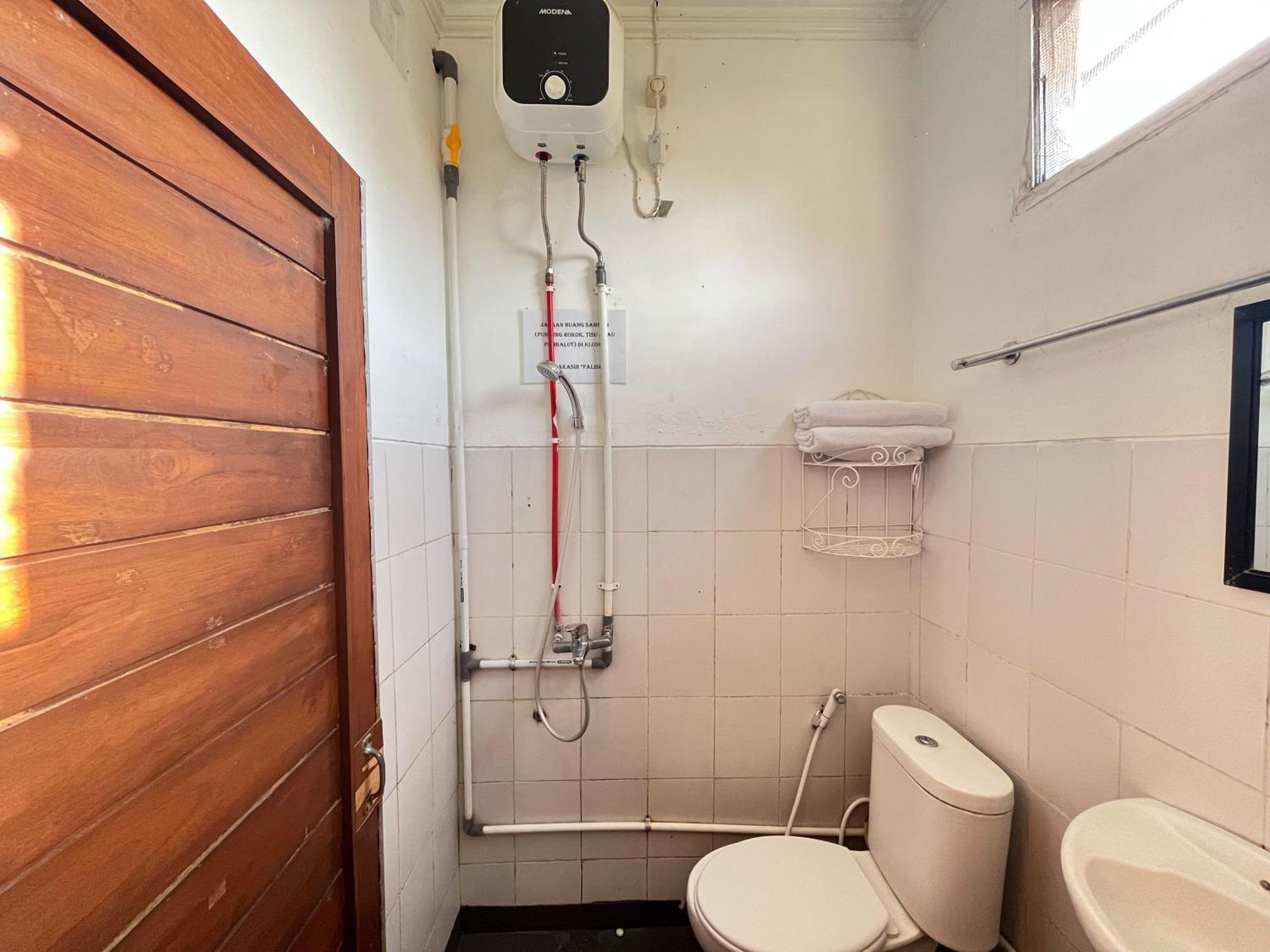 Reddoorz Syariah At Falisha Umy Ngabean Екстериор снимка