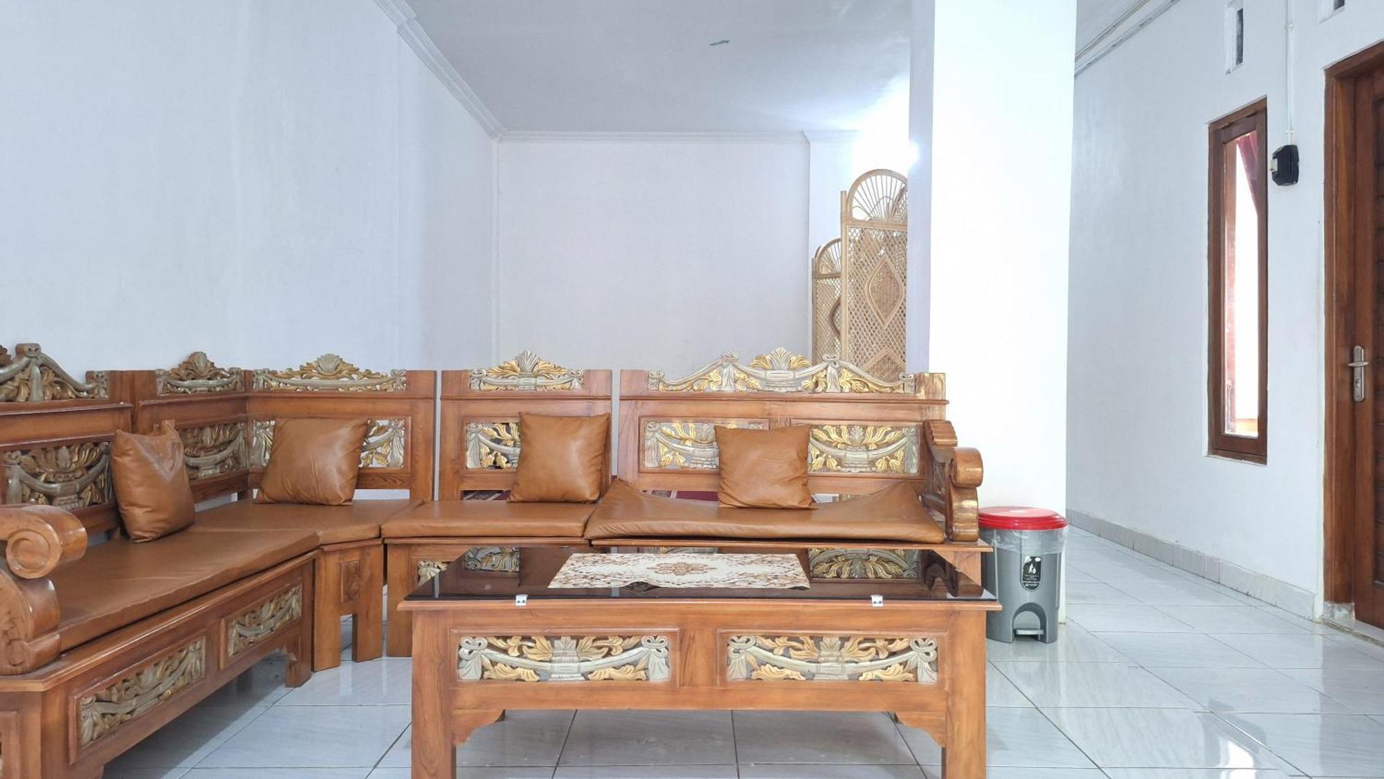 Reddoorz Syariah At Falisha Umy Ngabean Екстериор снимка